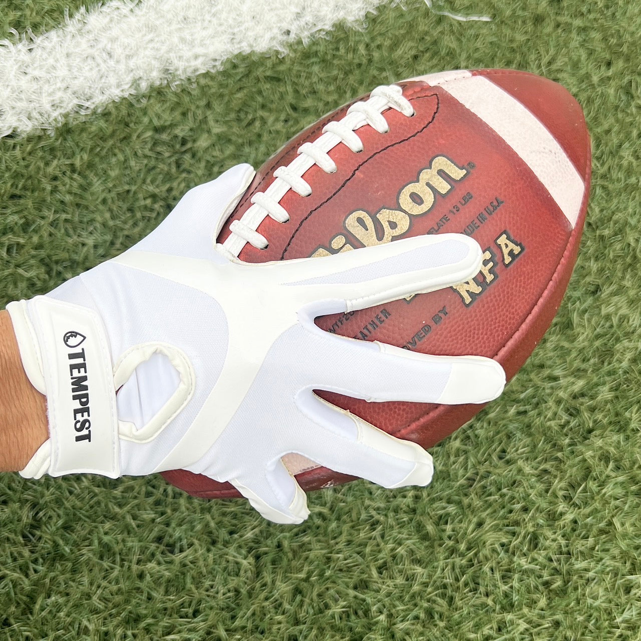 Football Gloves【WHITE】 – Tempest